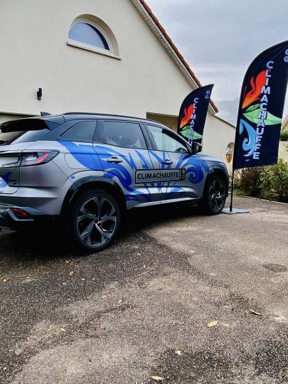 Voiture de la société Climachauffe à Giraumont